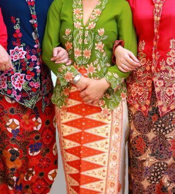แฟชั่นผ้าบาติก สีสันสดใสจากอินโดนีเซีย